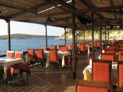Number One Apart Hotel Karaburun  Exterior photo